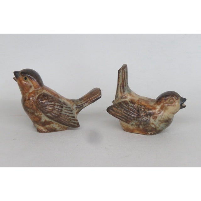 Stoneware Pottery Pair of 2 Sparrow Bird Figurines Brown Feather Details 4970b For Sale - Image 4 of 10