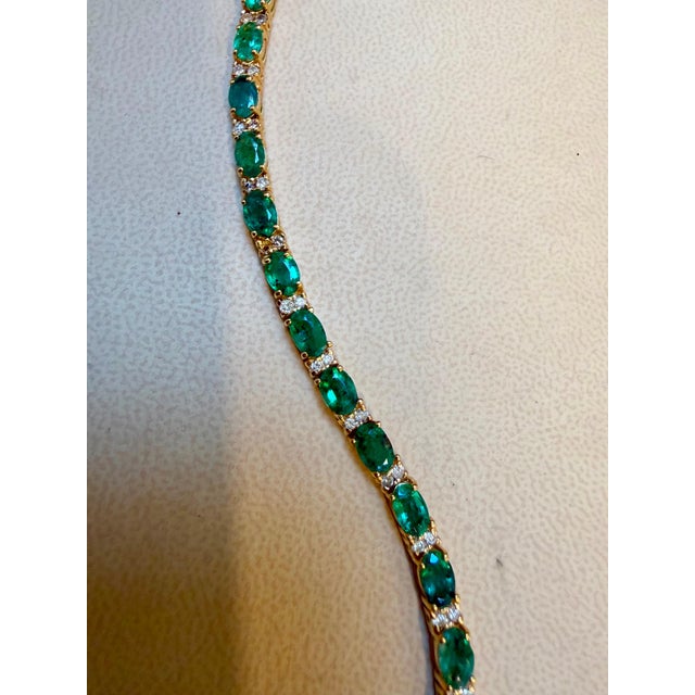 Modern 12 Ct Natural Brazilian Emerald & Diamond Tennis Bracelet 14 Karat Yellow Gold For Sale - Image 3 of 8