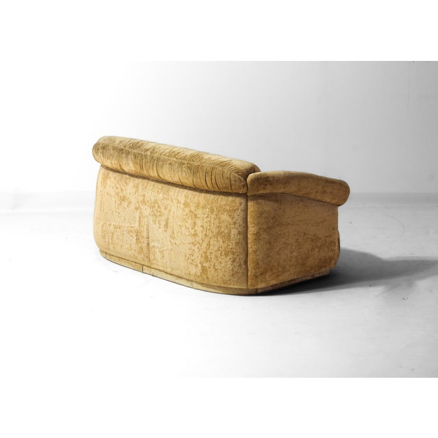 Postmodern Italian 2-Seater Sofa in Beige Velvet, 1970s For Sale - Image 3 of 12