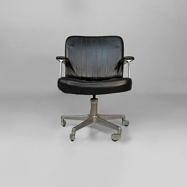 Italian modern leather and metal armchair by Osvaldo Borsani for Tecno, 1970s Black leather armchair or office chair. The...