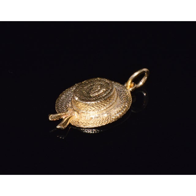 Italian Vintage Italian 18k Solid Gold Venetian Gondolier Straw Hat Charm Pendant For Sale - Image 3 of 8