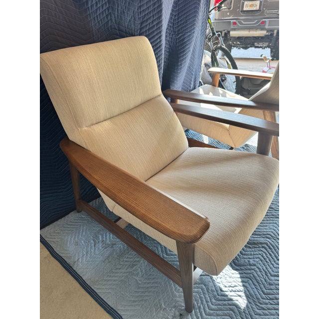Solid ash wood arms and legs. Engineered wood seat and back. All wood is kiln-dried for extra durability.