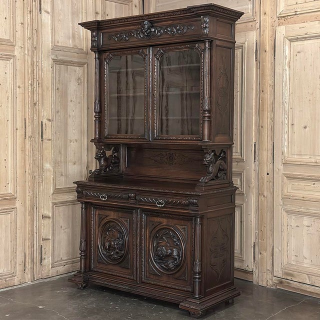 Mid 19th Century 19th Century French Oak Hunt Bookcase ~ Display Cabinet For Sale - Image 5 of 18