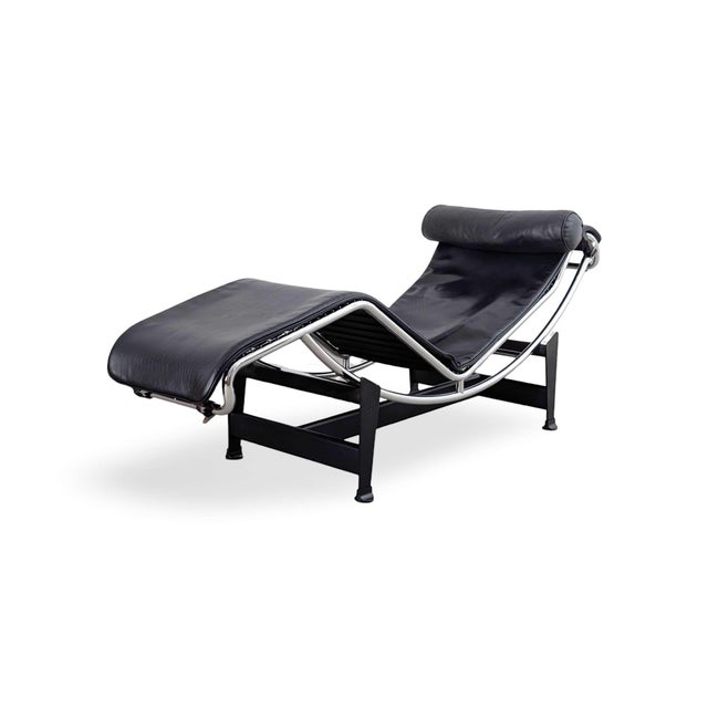 Bauhaus Black Leather LC4 Chaise Longue Le Corbusier for Cassina For Sale - Image 3 of 13