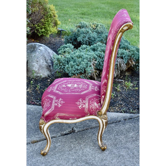 French Rococo Boudoir Side Chair Red Gold Giltwood Cabriole Leg Medallion Urn For Sale - Image 10 of 16