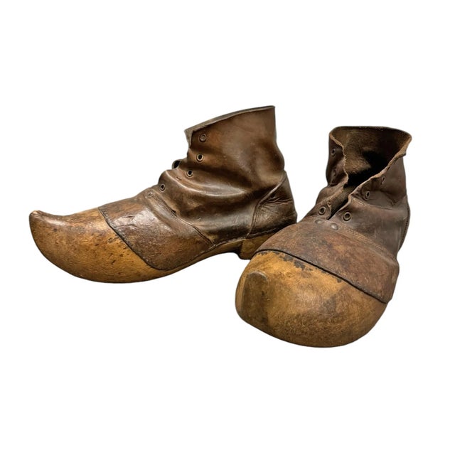 Farmhouse Pair of 19th/20th Century Dutch Garden Clogs For Sale - Image 3 of 11