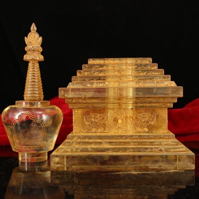 Traditional Late 19th Century Rock Crystal Stupa Reliquary With Gilt Buddha, 2.81kg For Sale - Image 3 of 9