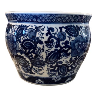 Late 20th Century Bombay Blue and White Chinoiserie Round Planter For Sale