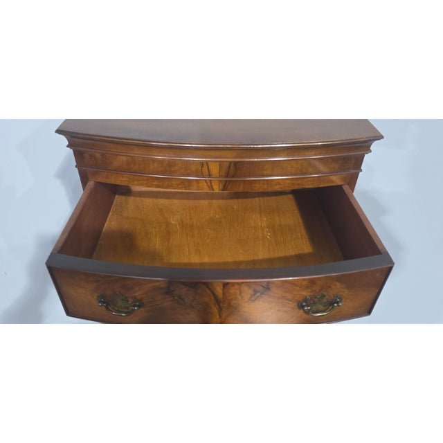 Small Queen Anne Burr Walnut Chest on Chest of Drawers, 1920 For Sale - Image 4 of 10