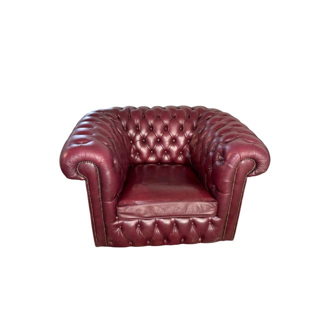 English Chesterfield Armchair in Burgundy Leather, 1980s For Sale - Image 3 of 8