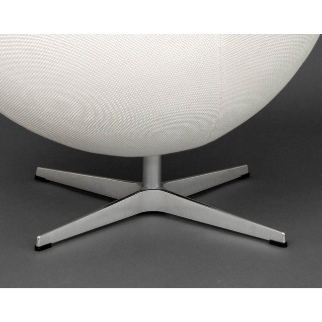Fritz Hansen Fritz Hansen White Upholstered Egg Chair For Sale - Image 4 of 7