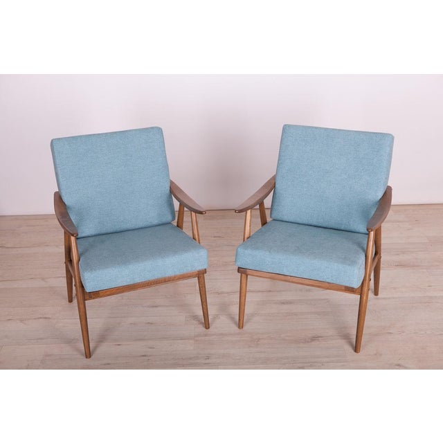 This pair of armchairs were produced by the Czechoslovakian company TON in the 1960s. The beech elements have been cleaned...