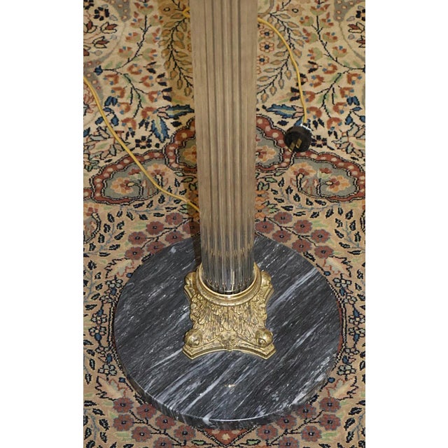 Vintage Hollywood Regency Neoclassical Corinthian Column Floor Lamp For Sale In New York - Image 6 of 8