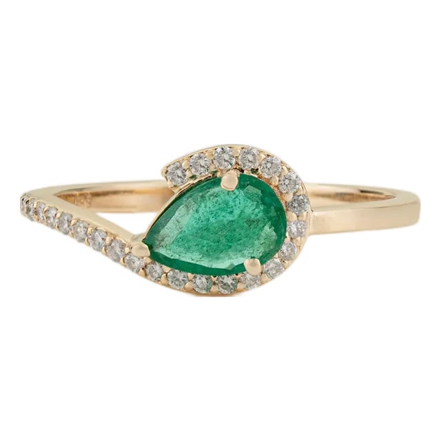 Modernist Pear Shape Emerald & Diamond Halo Ring in 14k Yellow Gold Size 5.5 For Sale
