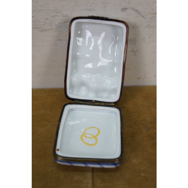 Late 20th Century Parry Vieille Limoges France Peint Main Marriage Bed Trinket Keepsake Box 4" For Sale - Image 12 of 12