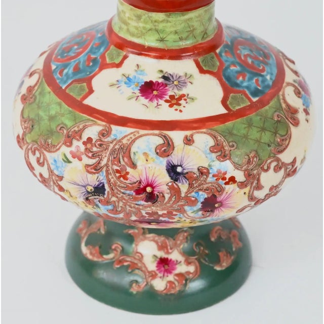 Japanese Pair of Japanese Imperial Meiji Period Porcelain Vases For Sale - Image 3 of 9