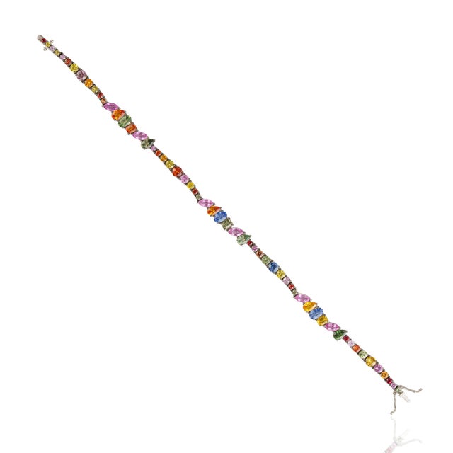Gemstone Boho Chic 10.97ct Mixed Cut Multicolor Sapphire Tennis Bracelet in 18k Gold, 7.5 Inches For Sale - Image 7 of 18