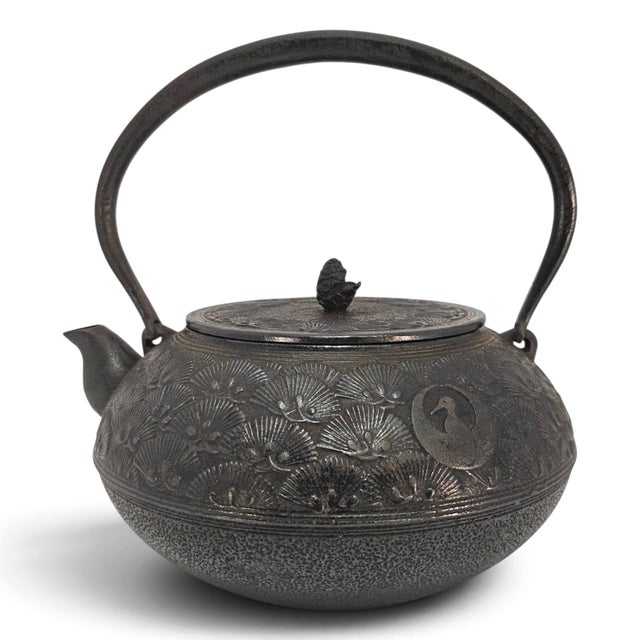 Black 20th Century Oigen Nanbu Seieido Nambu Cast-Iron Pine and Crane Tetsubin For Sale - Image 8 of 16