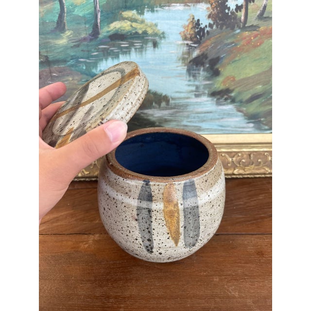 Off-white Signed 1978 Studio Pottery Jar by Alice - Hand-Thrown Speckled Stoneware With Painted Lid and Cobalt Glazed Interior. For Sale - Image 8 of 10