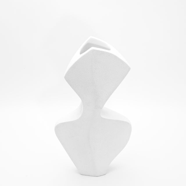 Modern Sculptural Vase in White Shagreen by R&y Augousti For Sale In Los Angeles - Image 6 of 9
