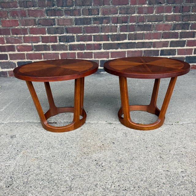 Mid 20th Century Pair of Lane Rhythm Round Walnut Side Tables Mid-Century Modern For Sale - Image 5 of 12