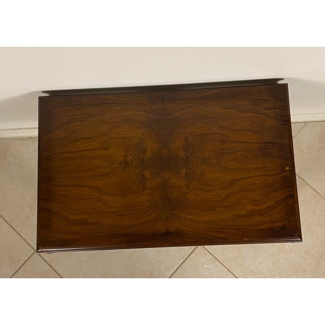 Wood Antique Book Matched Crotch Mahogany Inlaid Serving Table With Removable Glass Tray For Sale - Image 7 of 10