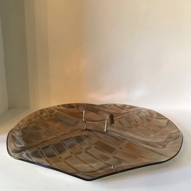 Italian Smoke Glass and Gold Design Serving Plater With Walnut Handle For Sale - Image 4 of 11