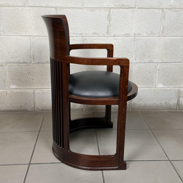 Barrel Chair in Wood and Black Leather by Frank Lloyd Wright for Cassina, 1940s For Sale - Image 3 of 16