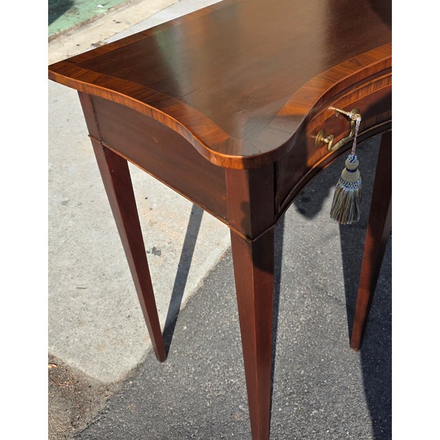English English George III Style Serpentine Mahogany Console / Serving Table With Satinwood Inlay, Late 20th Century For Sale - Image 3 of 18
