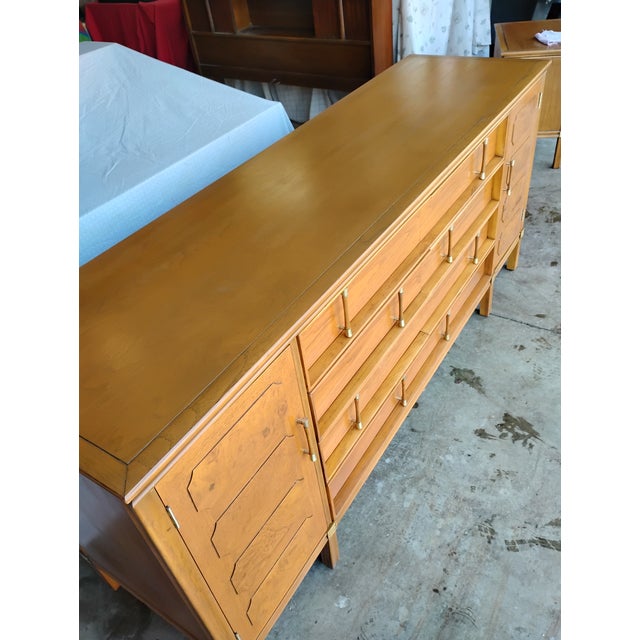 Mid 20th Century Thomasville Tamerlane Burlwood Dresser Credenza Sideboard Bedroom Furniture For Sale - Image 10 of 14
