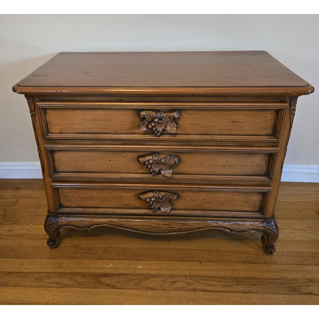 This is a three-piece bedroom suite in the French provincial style comprising of a matched pair of single drawer end...