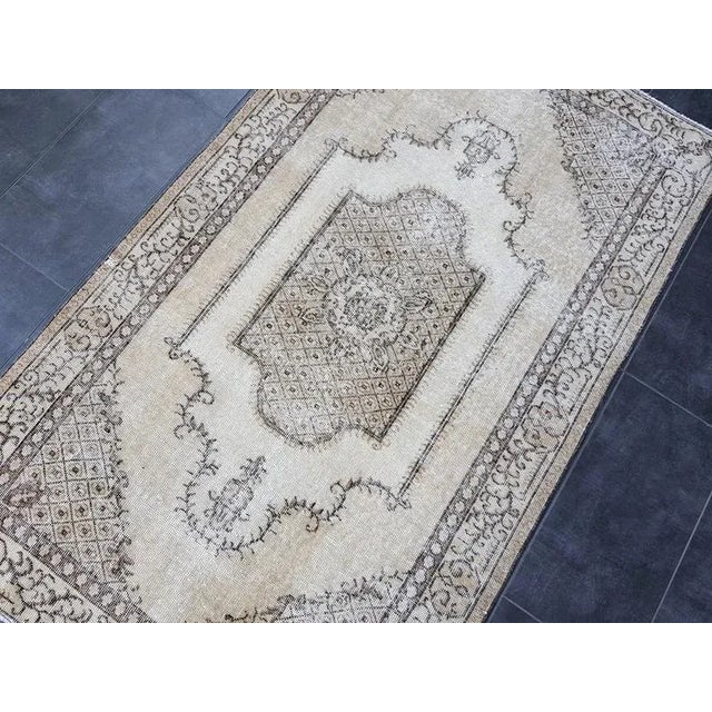Boho Chic 1960s Vintage Floral Bohemian Wool Rug- 3′11″ × 5′4″ For Sale - Image 3 of 11