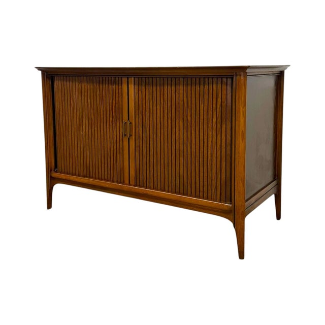 1970s Vintage Mid-Century Modern Walnut Tambour Door Credenza / Media Console For Sale - Image 5 of 8