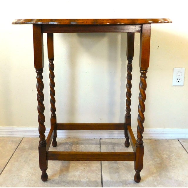 Antique Solid Oak Wood Scalloped Oval Barley Twist Side/End Accent Table For Sale - Image 12 of 16