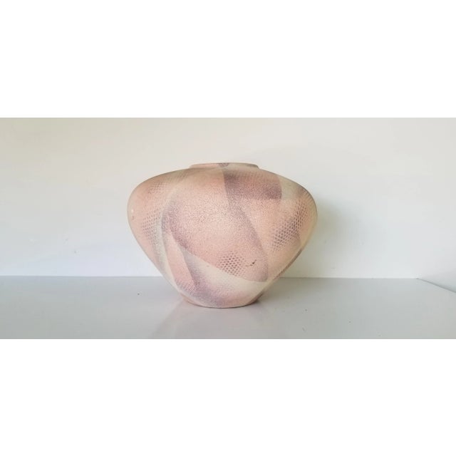 80s Vintage Modernist Art Pastel Matte Glaze Decorative Ceramic Vase For Sale In Miami - Image 6 of 10