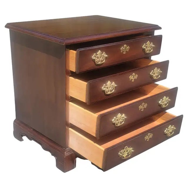 Chippendale Drexel Bicentennial Chippendale Mahogany Four Drawers Bedside Chest of Drawers - Vintage Late 20th Century - 23.5" X 17 X 23.5" For Sale - Image 3 of 5