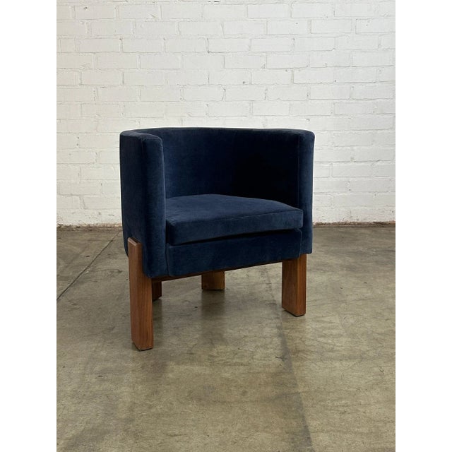 W26 D21 H27.5 SW18 SD19 SH17 AH27.5 Lounge chair gently used and overall good condition. Previous owners had this made...