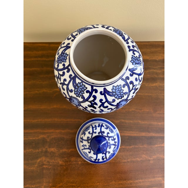 Late 20th Century Chinoiserie Blue and White Porcelain Ginger Jar For Sale - Image 5 of 7