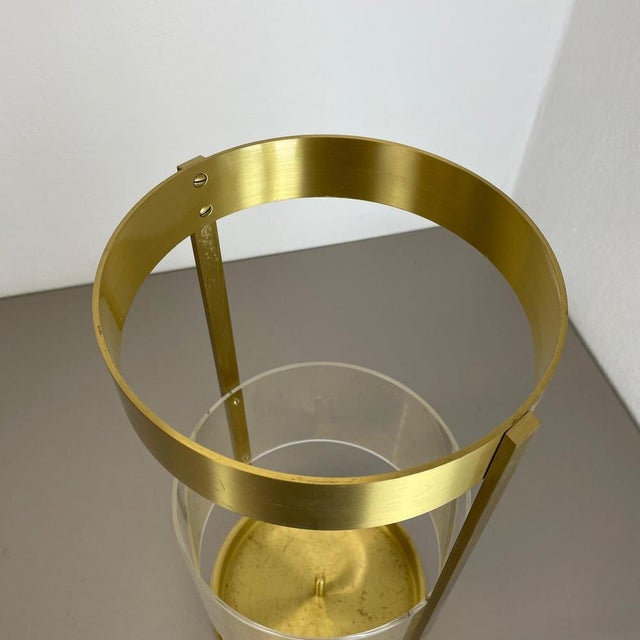 Hollywood Regency Brass and Acrylic Glass Umbrella Stand, Italy, 1970s For Sale - Image 13 of 18