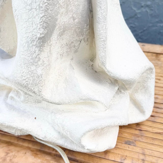 White Mid 20th Century Hollywood Regency John Dickinson-Style Draped and Knotted Plaster Table Lamps - A Pair For Sale - Image 8 of 8