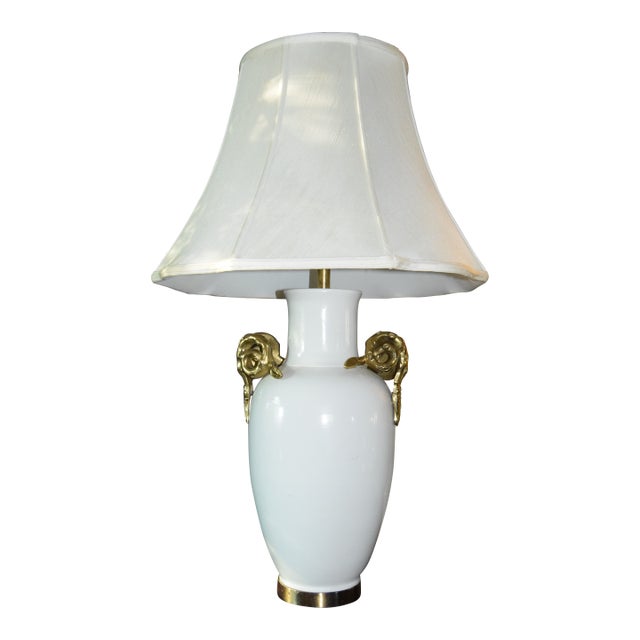 Mid-Century White Table Lamp With Sculptural Gilt Handles (Hollywood Regency) For Sale