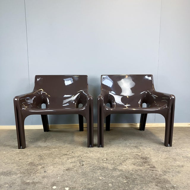 Brown Plastic Vicario Armchairs with Fiberglass by Vico Magistretti for Artemide, 1970s, Set of 2 For Sale - Image 8 of 15