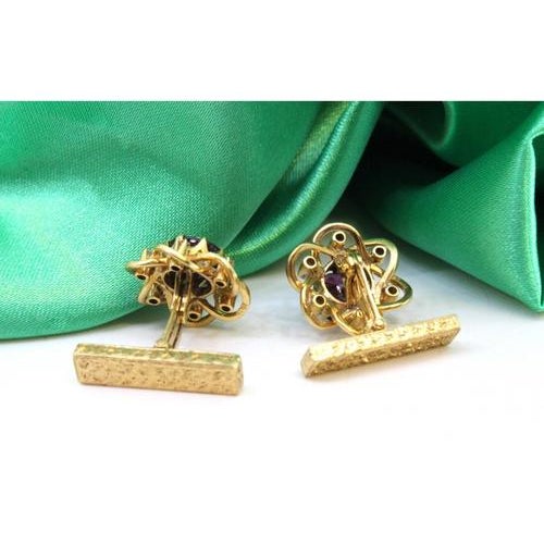 Gold Cufflinks with Onyx and Brilliant-Cut Diamonds, Set of 2 For Sale - Image 5 of 8