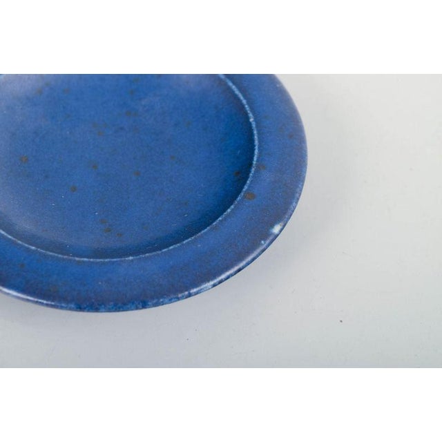 Small Mid-Century Stoneware Deep Blue Glazed Dish from Saxbo, Denmark For Sale - Image 3 of 5