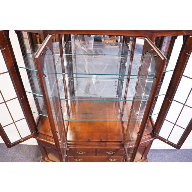 Thomasville Furniture Collector's Cherry 63" Buffet W. Lighted Display China Cabinet 10121-425 / 10121-426 For Sale In Kansas City - Image 6 of 17