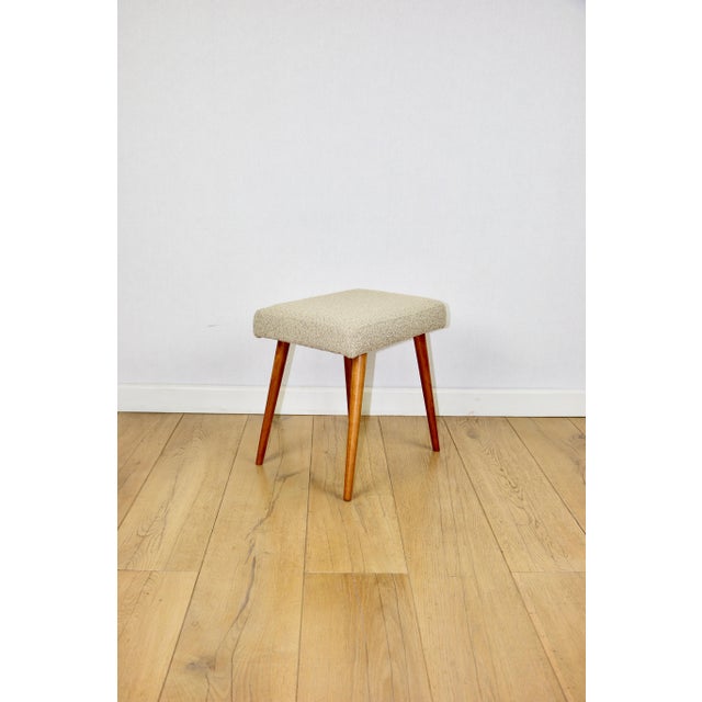 1970s Stool in Beige Bouclé and Beech Legs, 1970s For Sale - Image 5 of 7