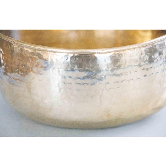 1950s Vintage English Brass Hammered Planter Bowl Centerpiece For Sale - Image 5 of 8