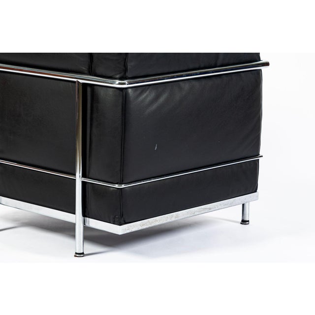 Authentic Cassina Lc2 Black Leather Petit Lounge Chair by Le Corbusier, 4x Avail For Sale - Image 13 of 17