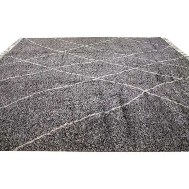 2020s 2020s Oversize Modern Moroccan Style Wool Rug With Tribal Design in Gray For Sale - Image 5 of 7