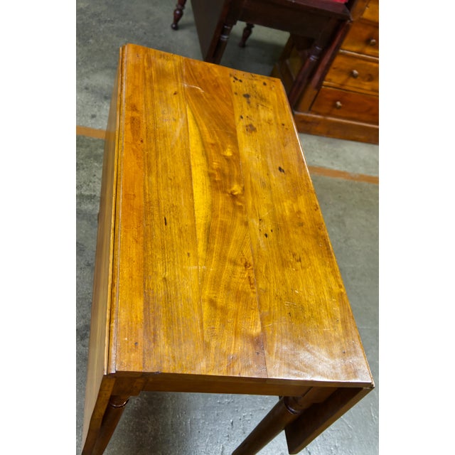 Late 19th Century American Colonial Style Walnut Drop Leaf Dining Table For Sale - Image 4 of 8